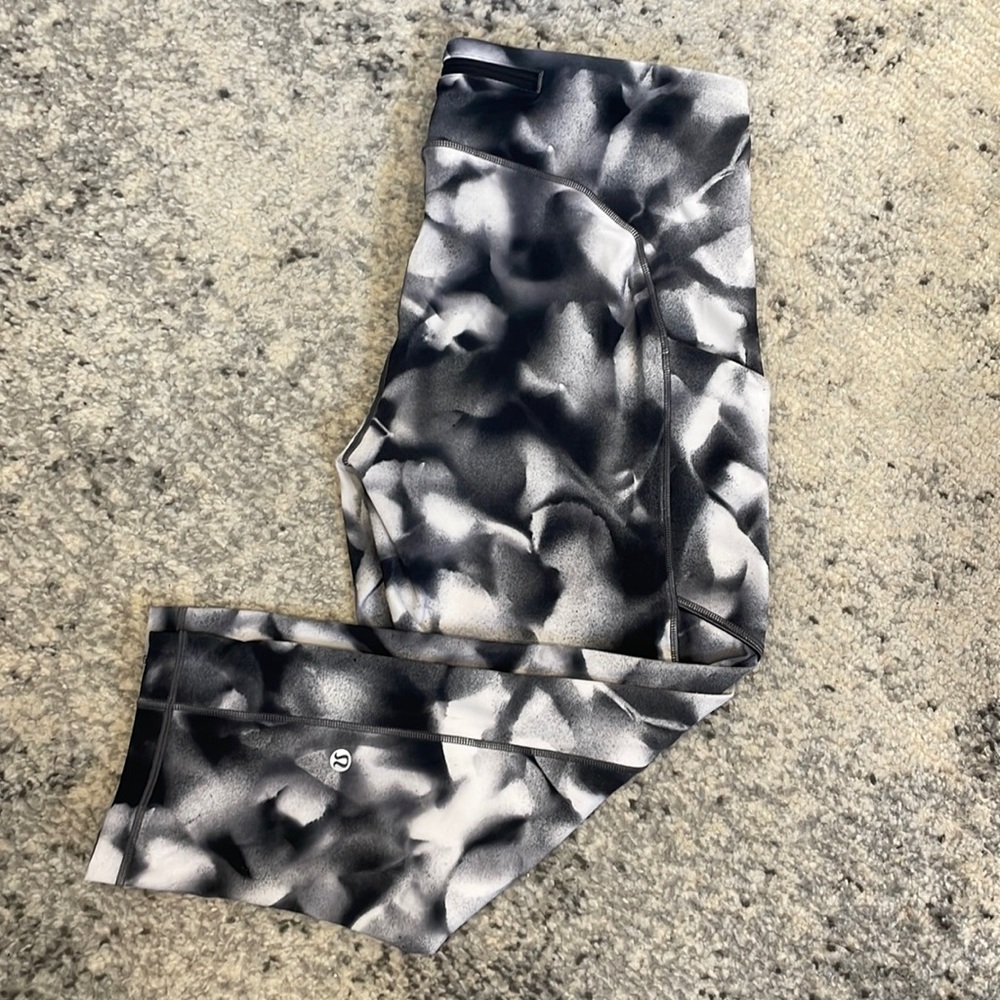 Lululemon running crops